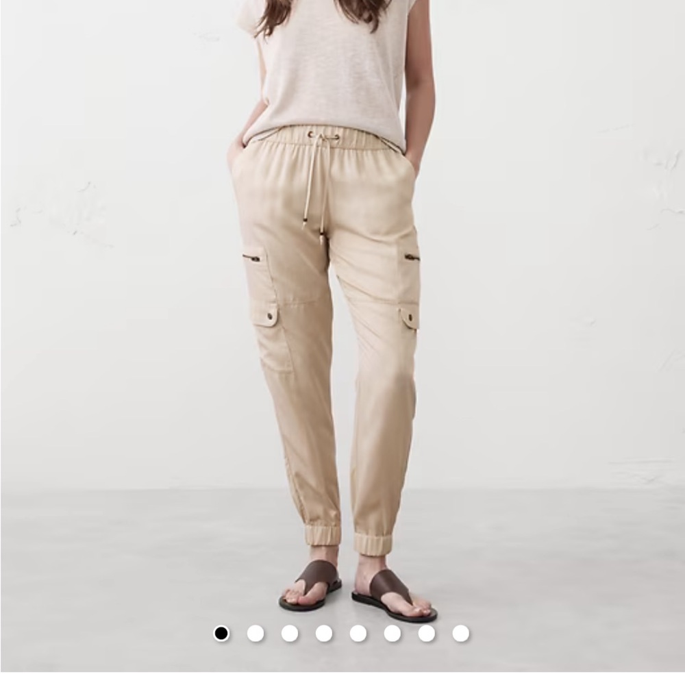 Adorable tan cargo pants by BR, new with tags! Elastic drawstring waist, size M